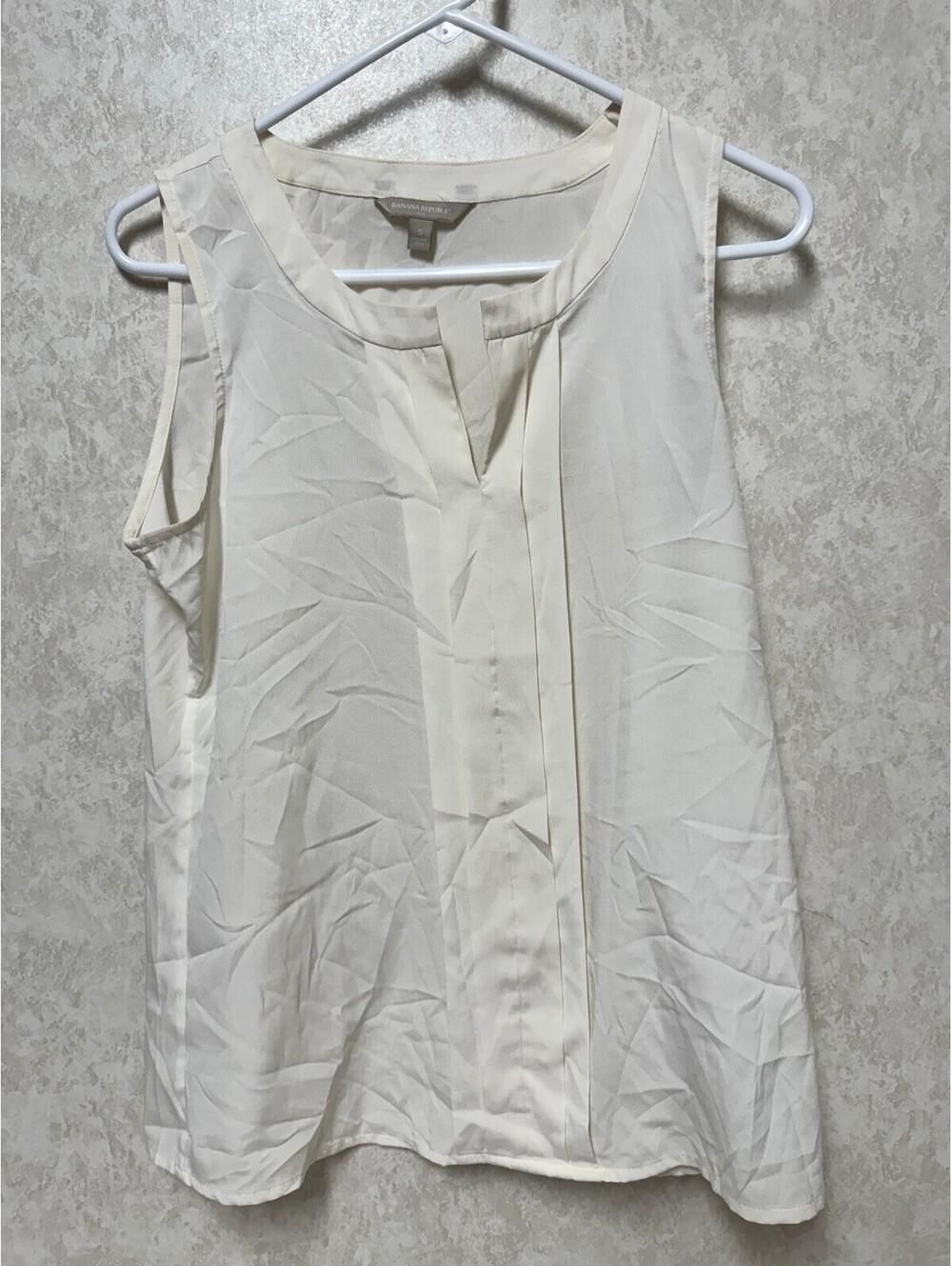 Banana Republic Womens Small Ivory Sleeveless Pleated Notch Neck Blouse